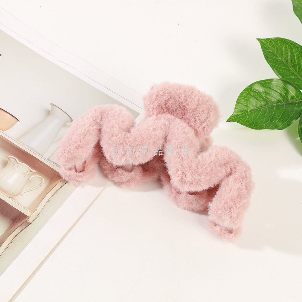 Wholesale Velvet Hair Claw Clips for Women 2026 Collection - image 10