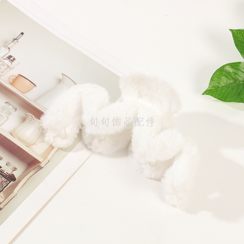 Wholesale Velvet Hair Claw Clips for Women 2026 Collection - image 3