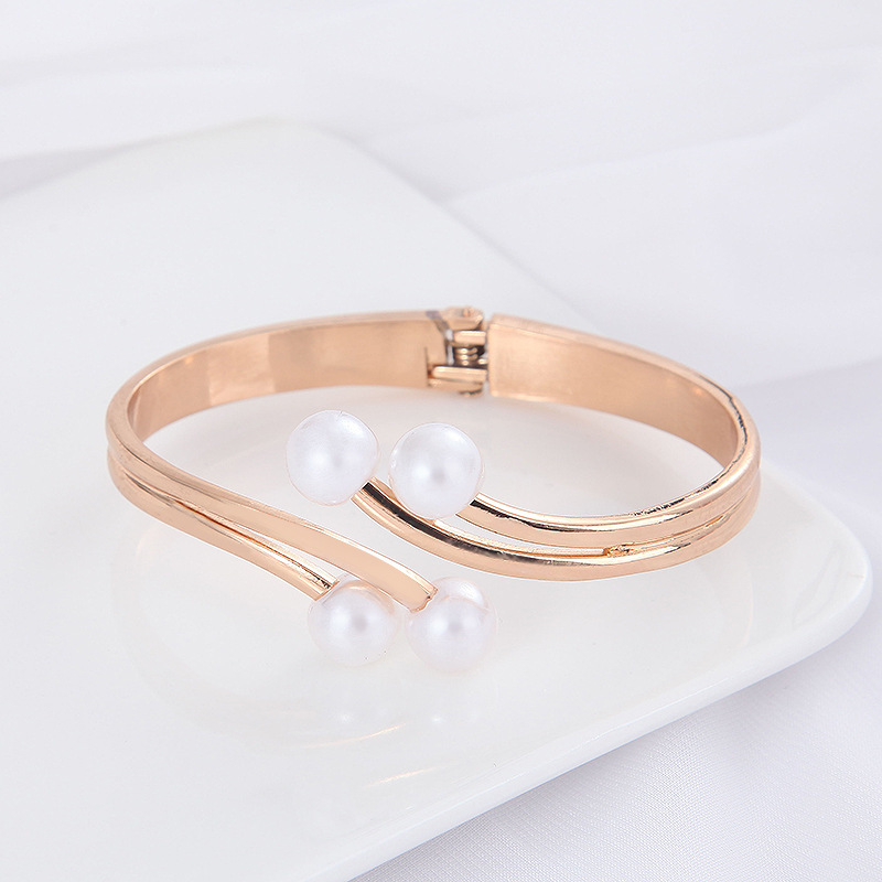 Wholesale Luxury Double-Layer Pearl Metal Curtain Tiebacks with Wings | Factory Direct from DaYiwu