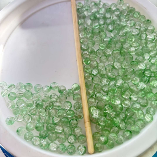 Wholesale UV Color-Changing 8mm Crackle Glass Beads | Factory Direct Bulk Prices | DaYiwu