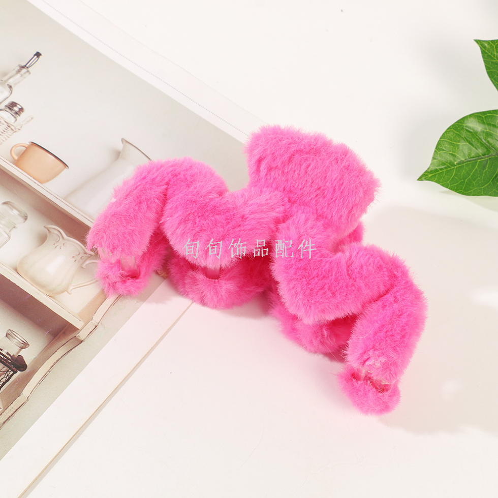 Wholesale Velvet Hair Claw Clips for Women 2026 Collection - image 4