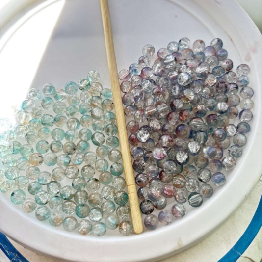 Wholesale UV Color-Changing 8mm Crackle Glass Beads | Factory Direct Bulk Prices | DaYiwu